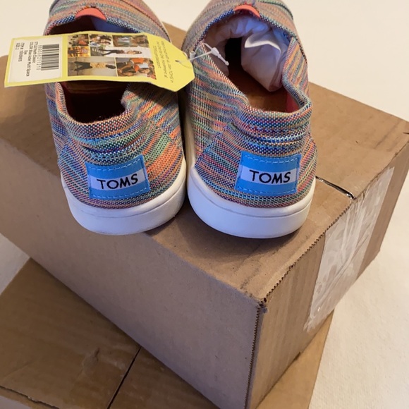 NEW Toms Kids shoe - Picture 2 of 4